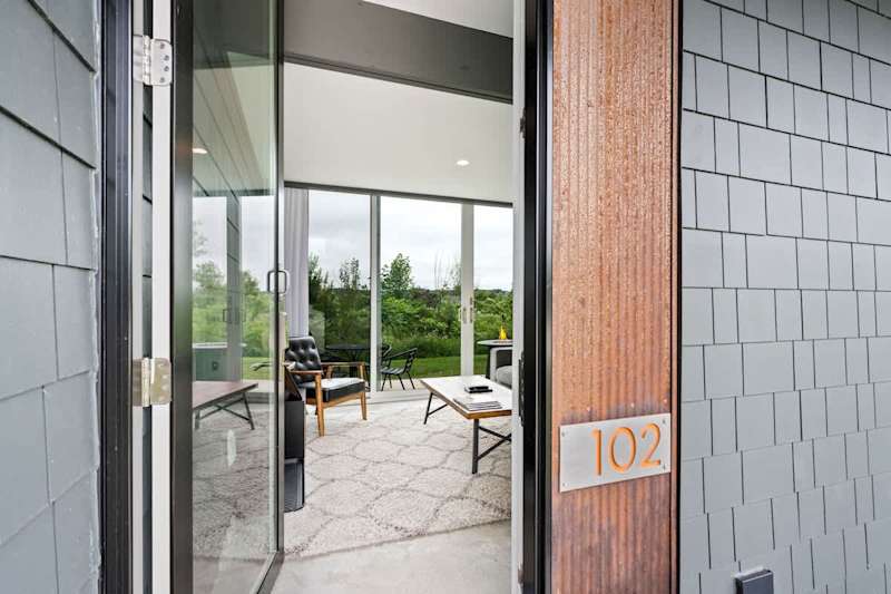 Architect-Designed Flat · King · Egg Harbor