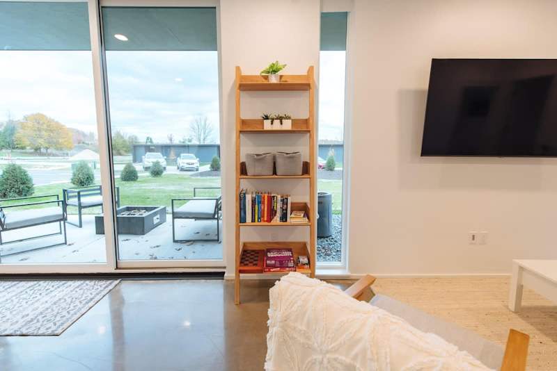 Designer Townhome · Walk to Egg Harbor · Firepit