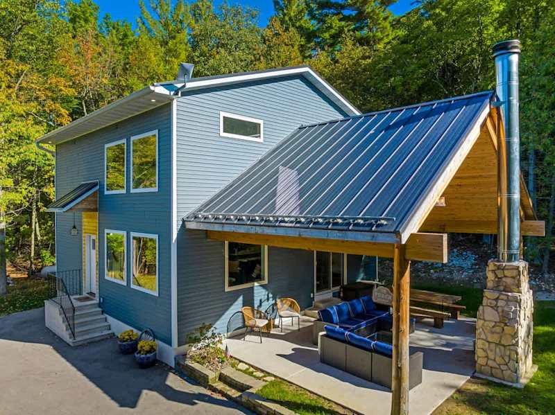 Wooded Cottage Retreat · Hot Tub & Fireplaces, Egg Harbor, WI