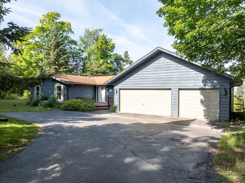 Bay View Retreat: Pet-Friendly Home w/Expansive Deck