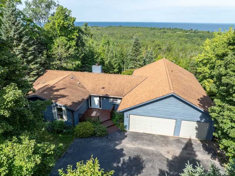 Bay View Retreat: Pet-Friendly Home w/Expansive Deck, Egg Harbor, WI