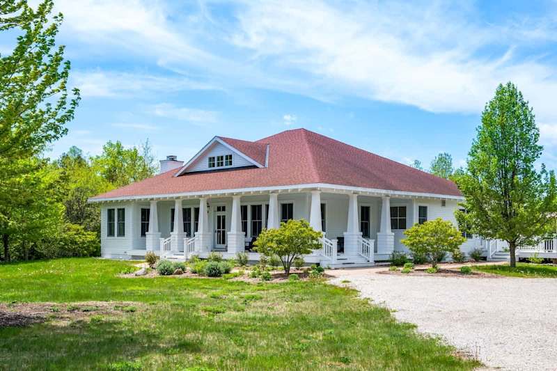 Lost Lane | Luxury Retreat w/ Hot Tub & Trails