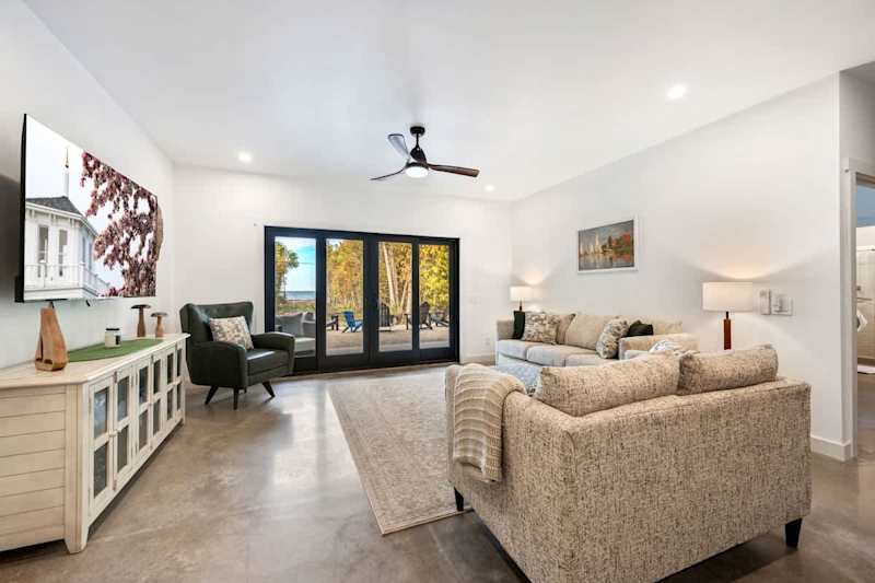 e open-concept living space is perfect for gathering after a day of exploring. With high-end finishes, comfortable seating, and large windows that frame the surrounding woods, this space invites you to unwind. Whether you're watching your favorite sh