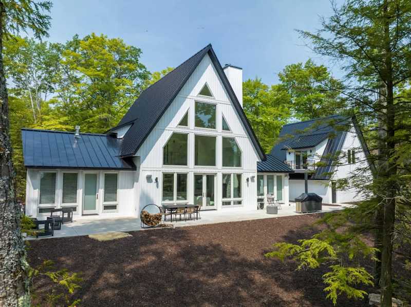 Luxe Lakefront Home · Sleeps 10 · Jacksonport
