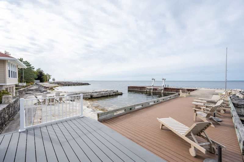 Nestled along the serene waterfront, Three Leaves Bayside Retreat offers breathtaking water views, direct lake access, and a wealth of amenities designed to provide a memorable and relaxing stay