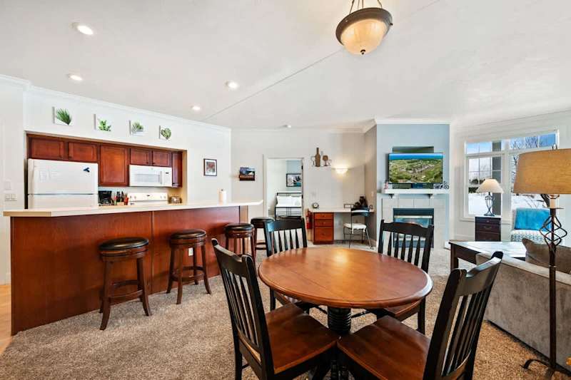 Enjoy an eat-in kitchen, perfectly situated to prepare all of your basic meals and snacks.