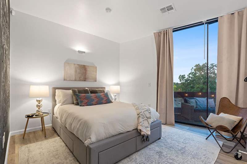 Designer Penthouse Suite, East Downtown Austin photo 4
