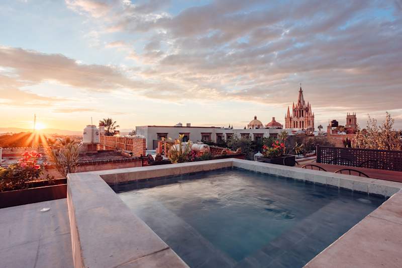 Le Cottage Penthouse, 2BR with Private Jacuzzi & Parroquia Views photo 1
