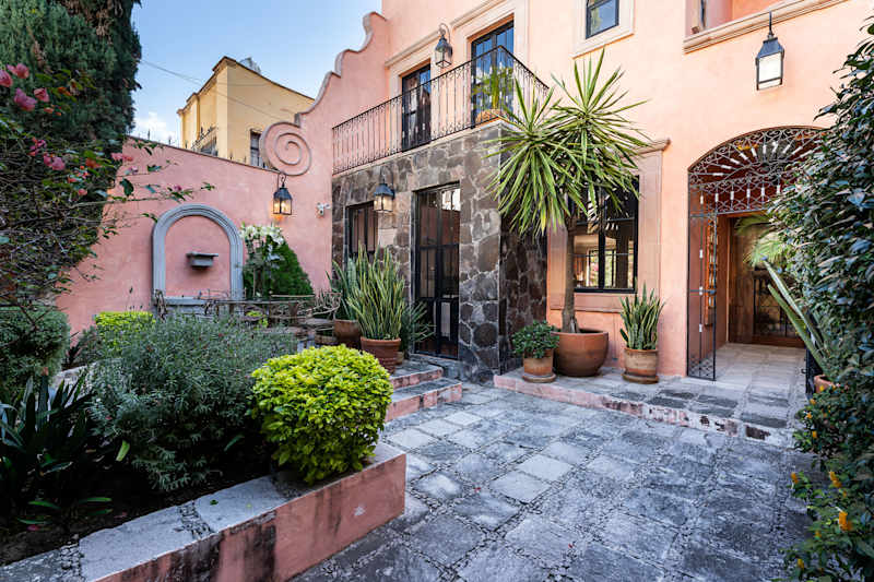 3BR Guadalupe Home with Rooftop & Elevator, Flat Walk to Centro photo 1