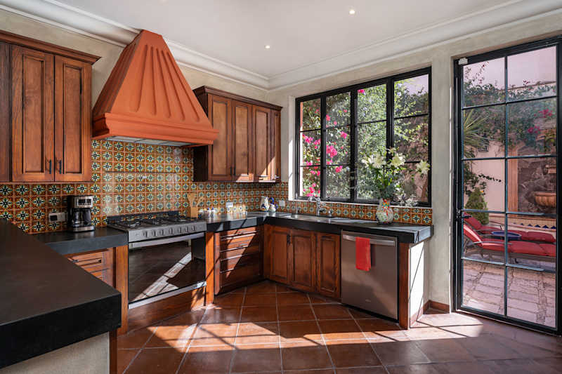 3BR Guadalupe Home with Rooftop & Elevator, Flat Walk to Centro photo 5