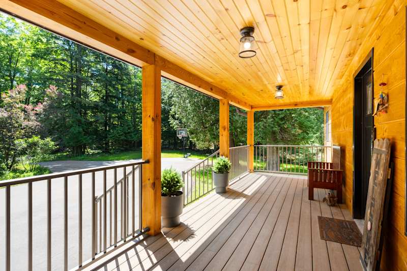 Modern Family Cabin | Games & Fireplace