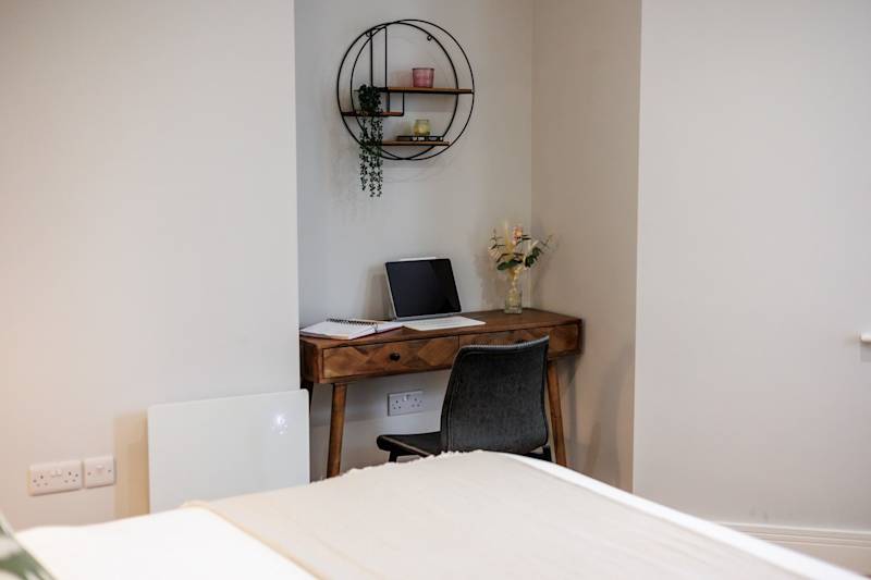 Coastal 1-Bed Apt w/ Free Gym, Parking & Garden - Photo 30