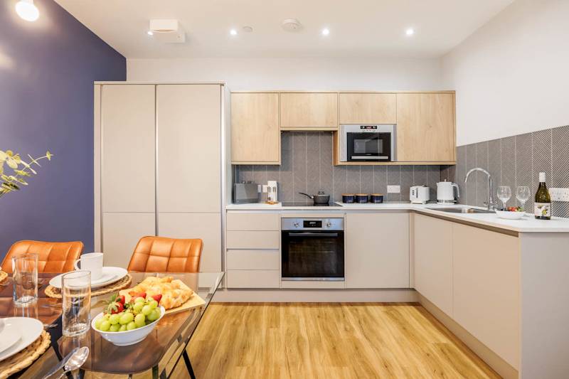 Coastal 1-Bed Apt w/ Free Gym, Parking & Garden - Photo 17