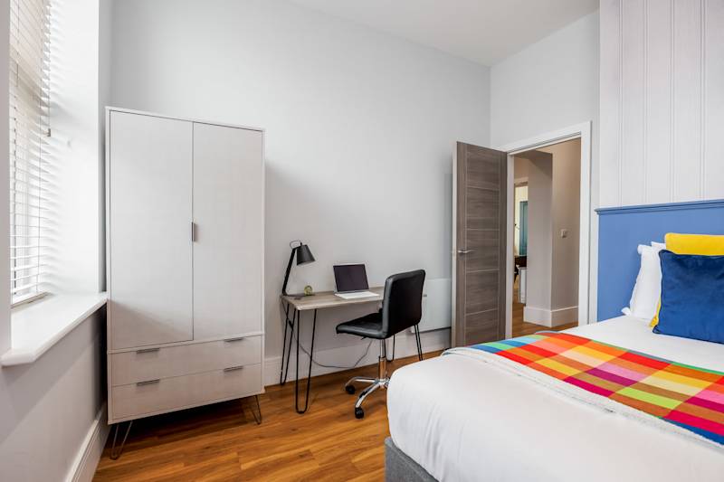 Stunning Sea Views, Family Apt; Free Parking & Gym - Photo 18
