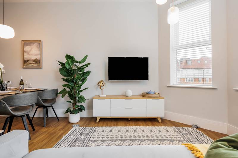 Stunning Sea Views, Family Apt; Free Parking & Gym - Photo 39