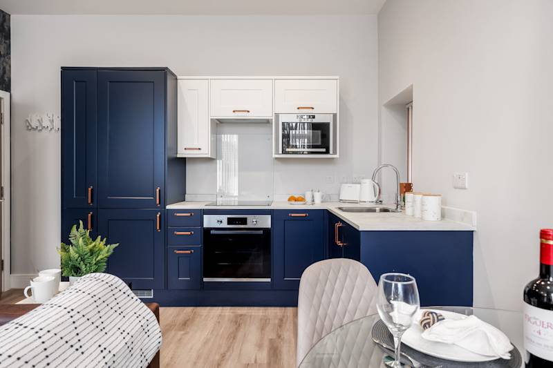 Modern & Mellow 1-bed Apt w/ Free Parking & Wi-Fi - Photo 3