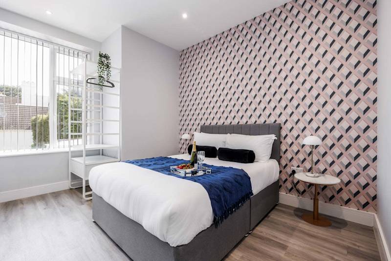 Modern & Mellow 1-bed Apt w/ Free Parking & Wi-Fi - Photo 1