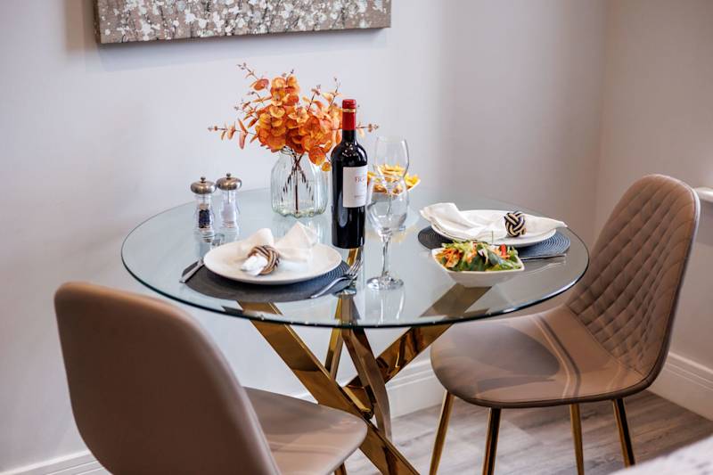 Modern & Mellow 1-bed Apt w/ Free Parking & Wi-Fi - Photo 17