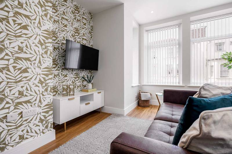 NEW! Stunning 1-bed Apt w/ Balcony & Free Parking - Photo 3