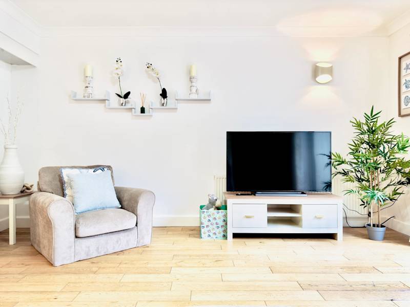 Charming Family Home by Coy Pond w/ Free Parking - Photo 4
