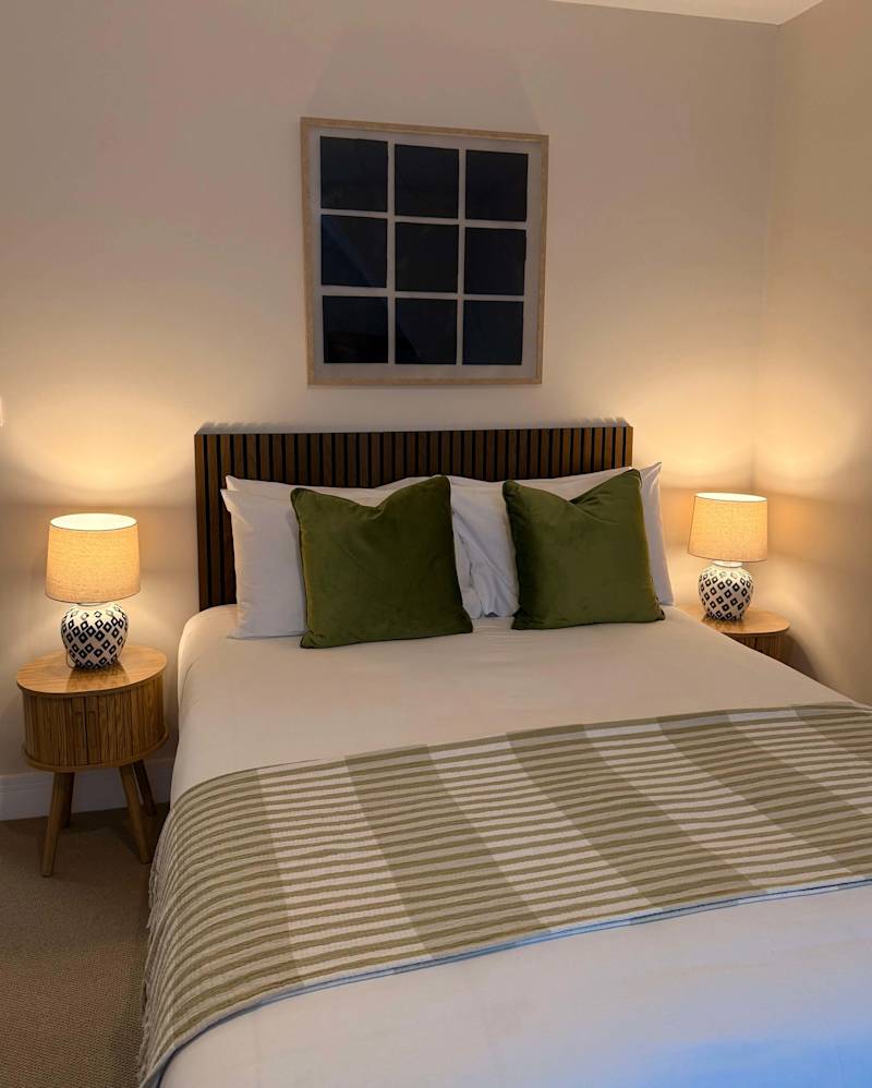 Cozy Double Room at The Shore - Photo 9