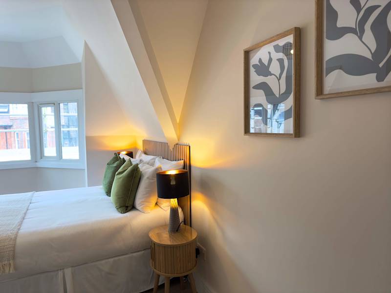 Comfortable Family Room with Double & Single Bed - Photo 16