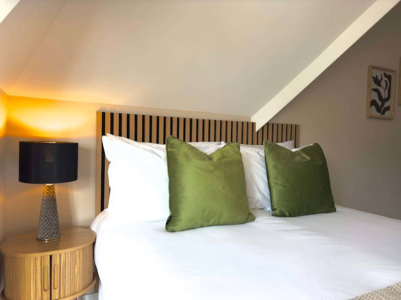 Comfortable Family Room with Double & Single Bed - Photo 7