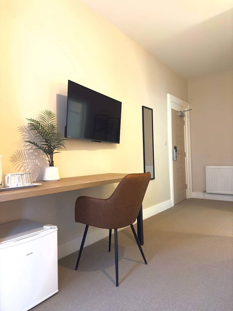 Bright Double Room by the Shore - Photo 8