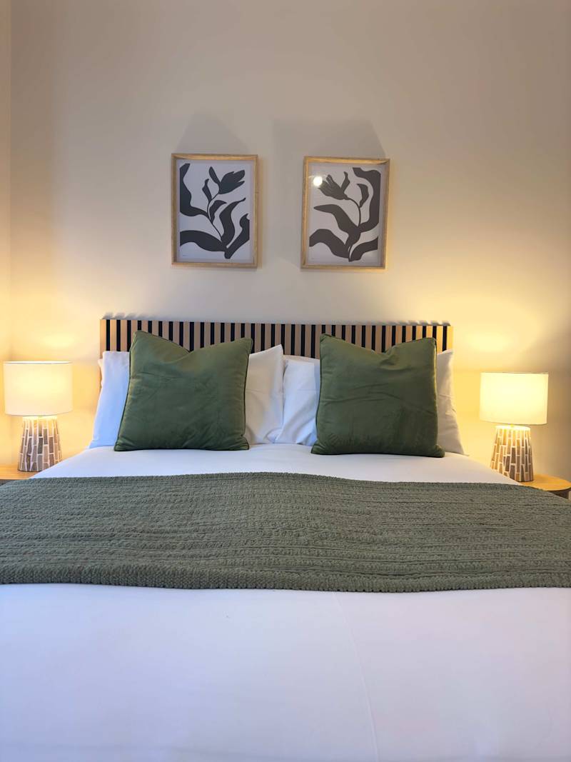 Spacious Family Retreat with Double & Single Bed - Photo 1