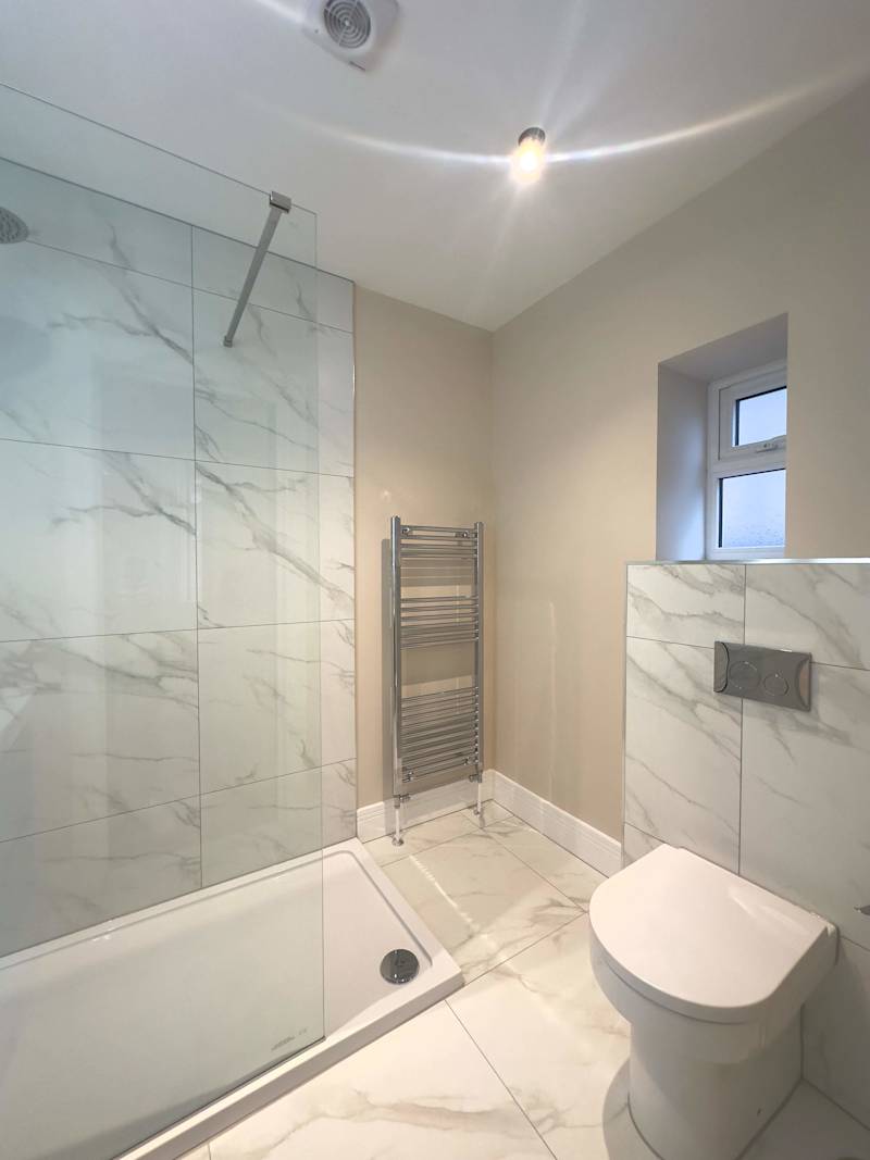 Spacious Family Retreat with Double & Single Bed - Photo 15
