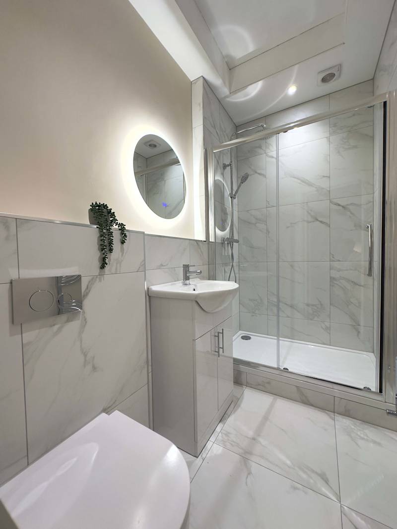 Relaxing Double Room by the Shore - Photo 6