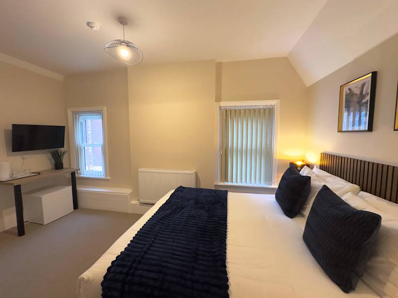 Relaxing Double Room by the Shore - Photo 15