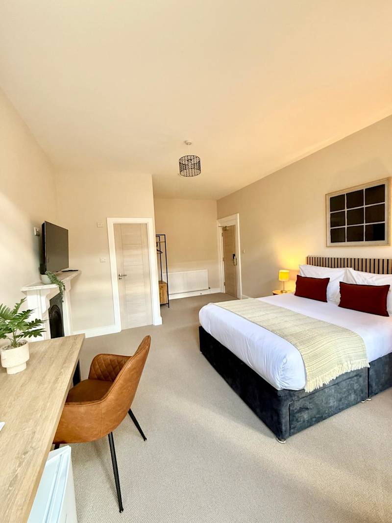 Seaside Escape with Double Bed & Balcony - Photo 11