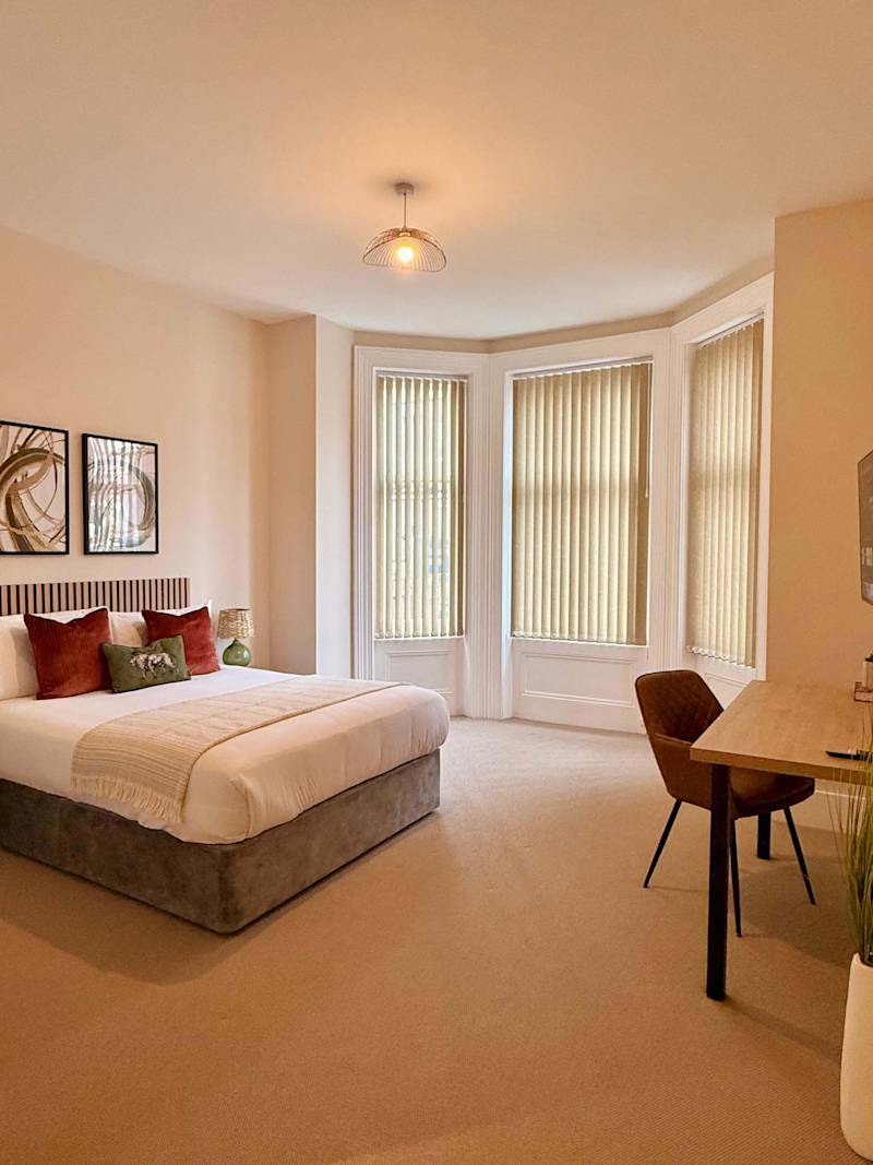 Elegant Family Retreat with Double & Single Bed - Photo 10