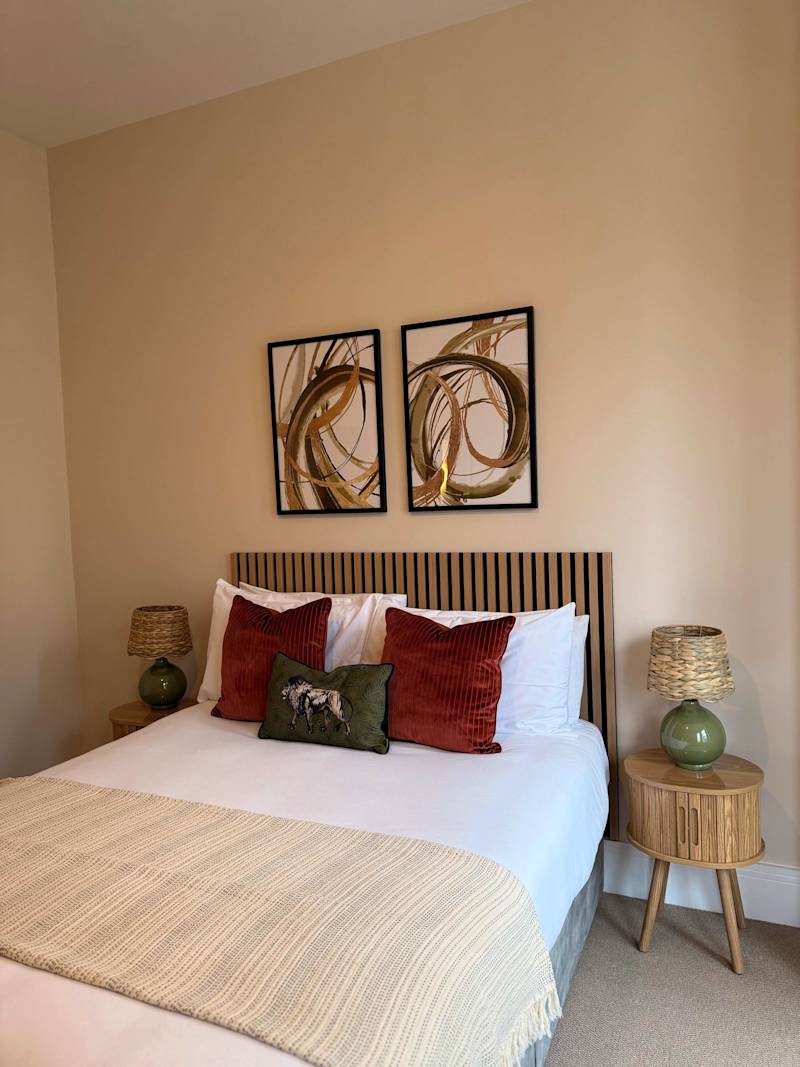 Elegant Family Retreat with Double & Single Bed - Photo 12