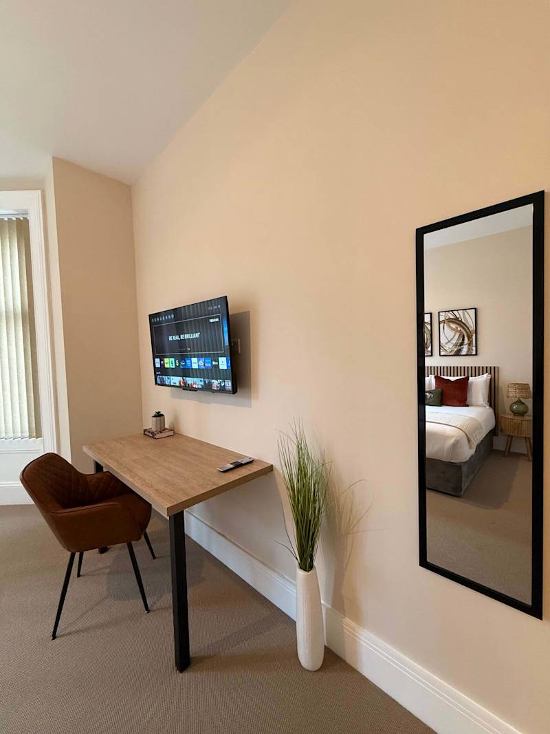 Elegant Family Retreat with Double & Single Bed - Photo 11