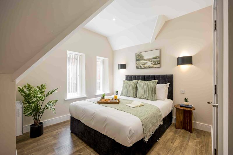 Luxurious Seaside Retreat with Balcony - Photo 28