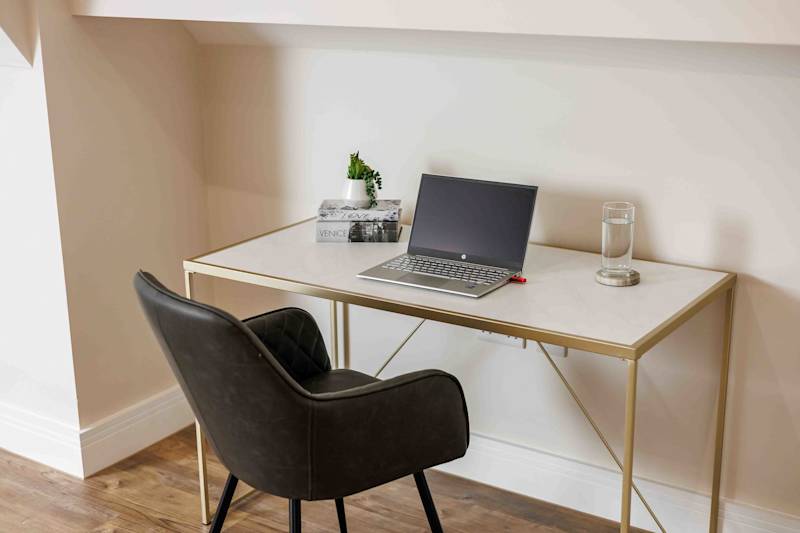 Luxurious Seaside Retreat with Balcony - Photo 12