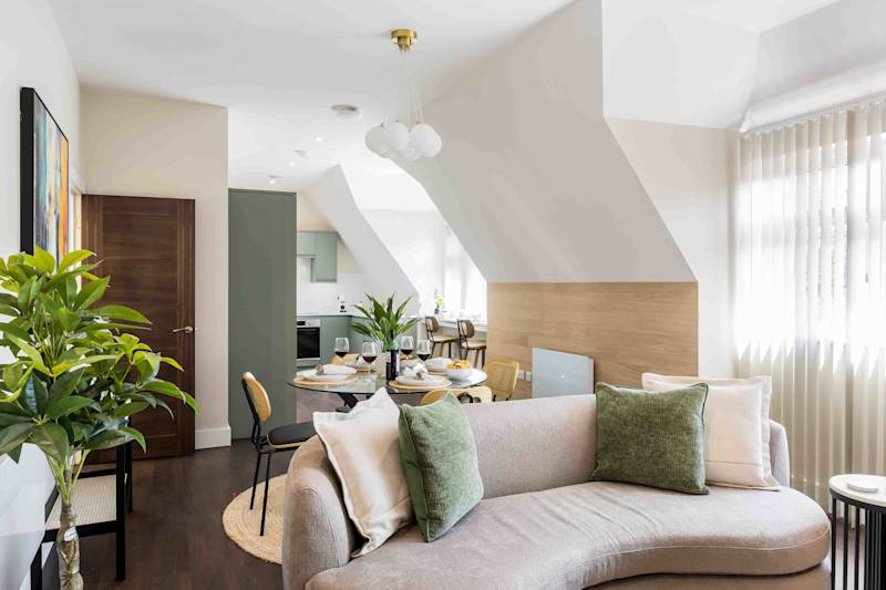 Newly Renovated Luxurious Retreat with Parking - Photo 31