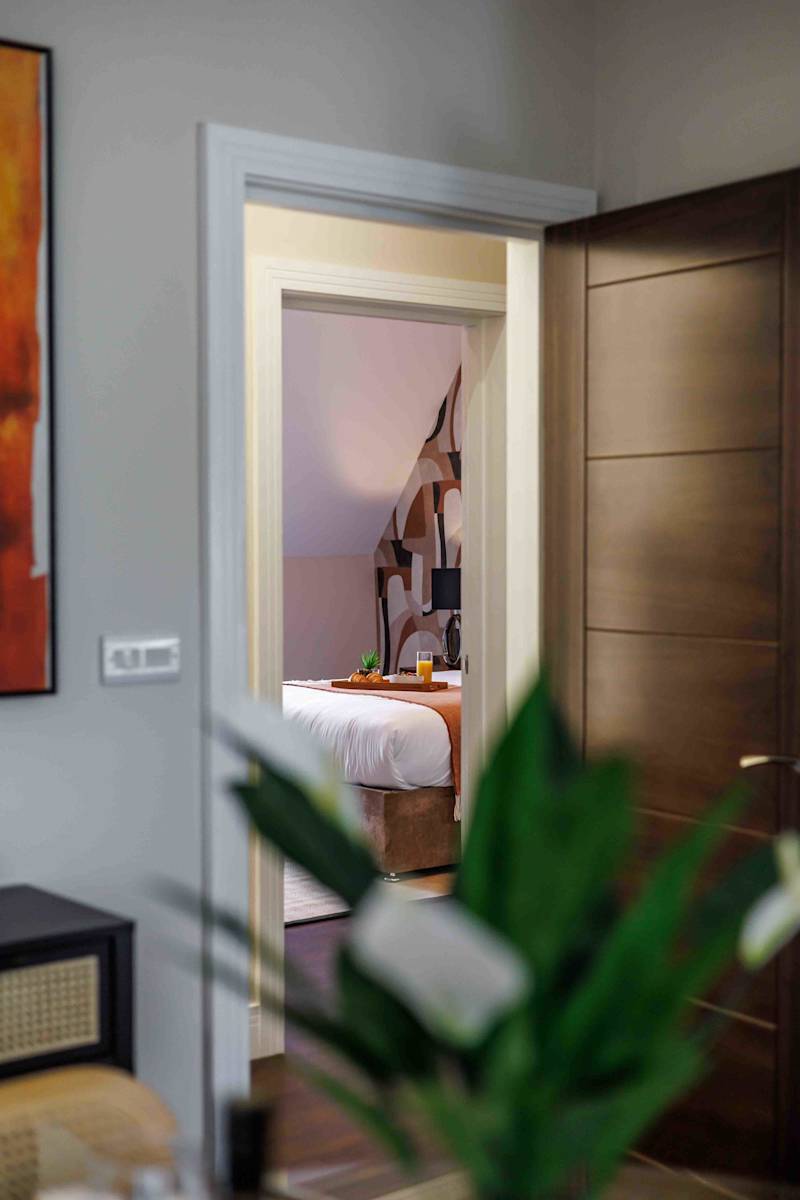 Newly Renovated Luxurious Retreat with Parking - Photo 23