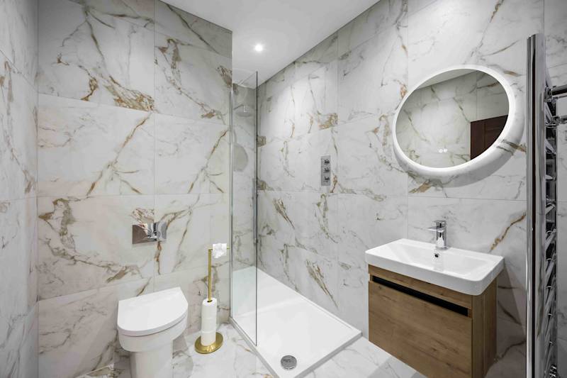 Newly Renovated Luxurious Retreat with Parking - Photo 30