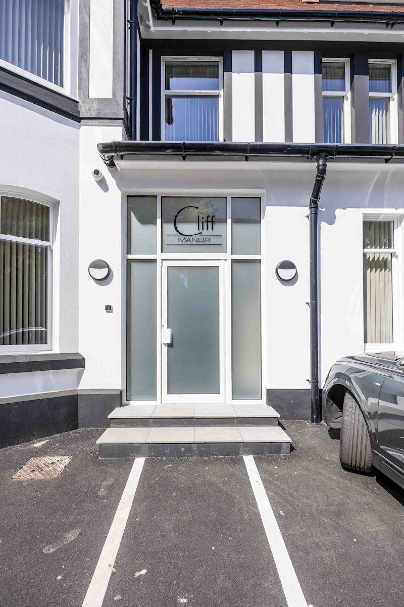 Newly Renovated Luxurious Retreat with Parking - Photo 39
