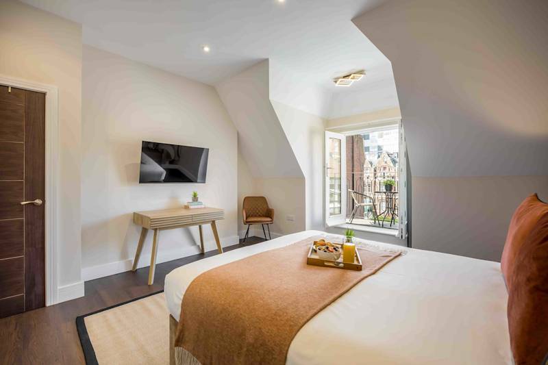 Newly Renovated Luxurious Retreat with Parking - Photo 17