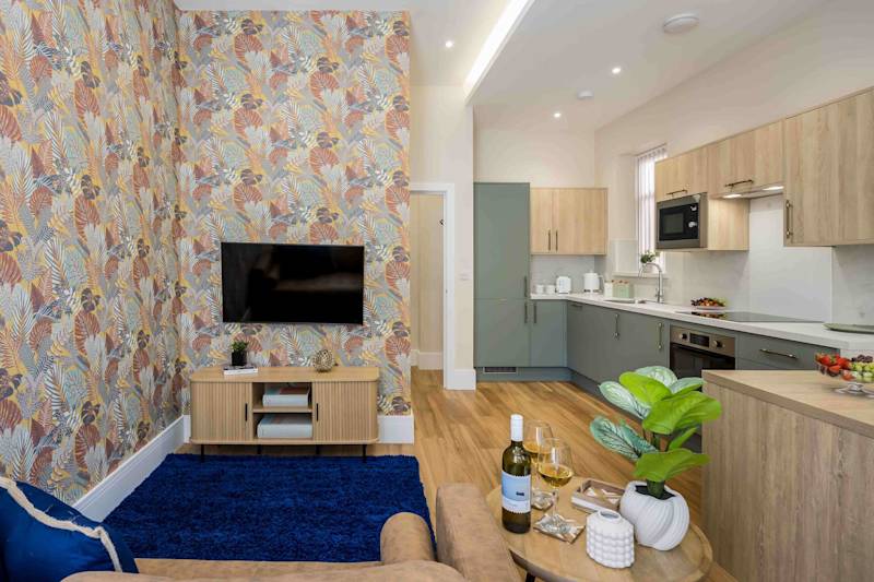 Relaxed & Luxurious Apartment with Garden - Photo 7