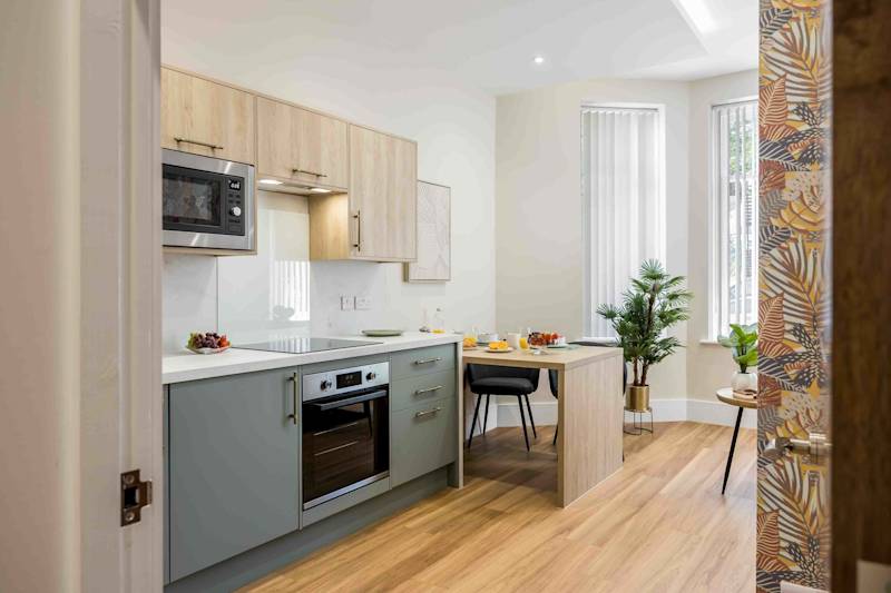 Relaxed & Luxurious Apartment with Garden - Photo 23