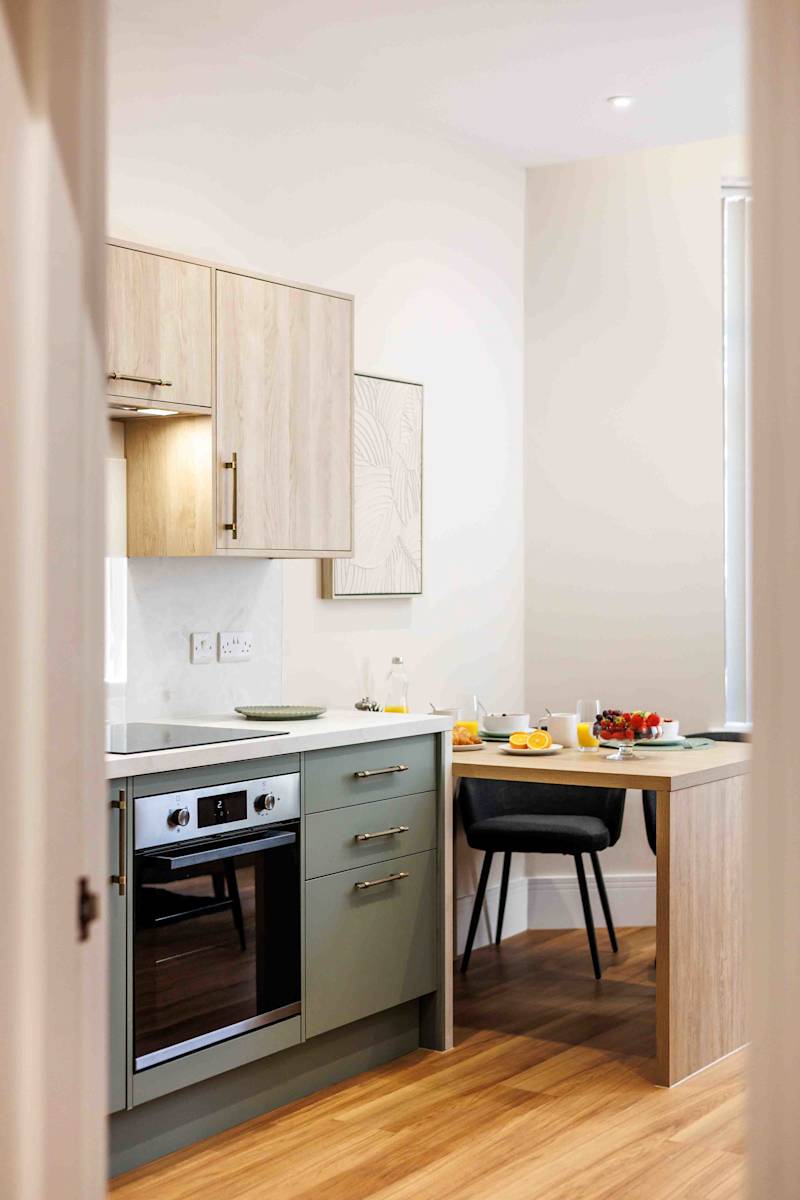 Relaxed & Luxurious Apartment with Garden - Photo 27