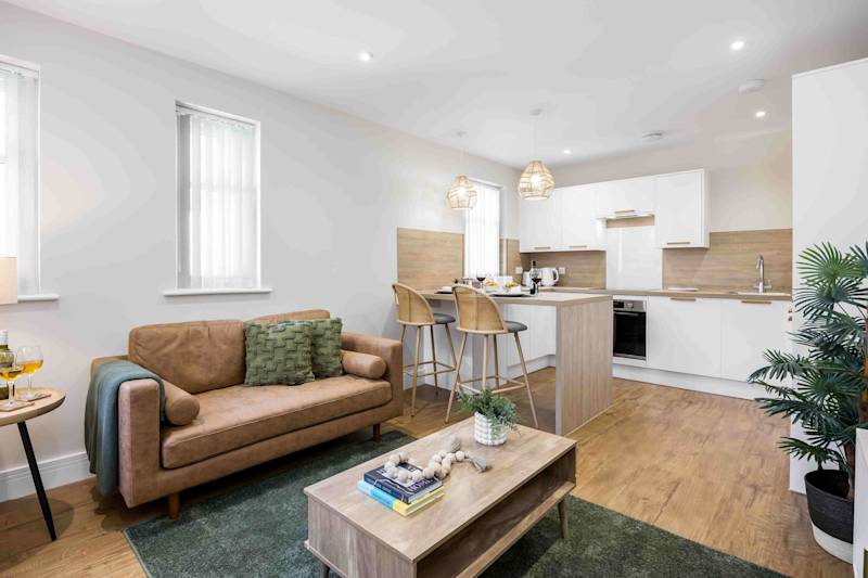 Luxe Coastal Apartament with Garden - Photo 19
