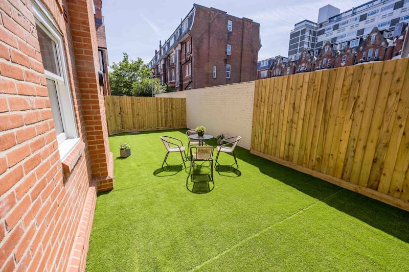 Luxe Coastal Apartament with Garden - Photo 11