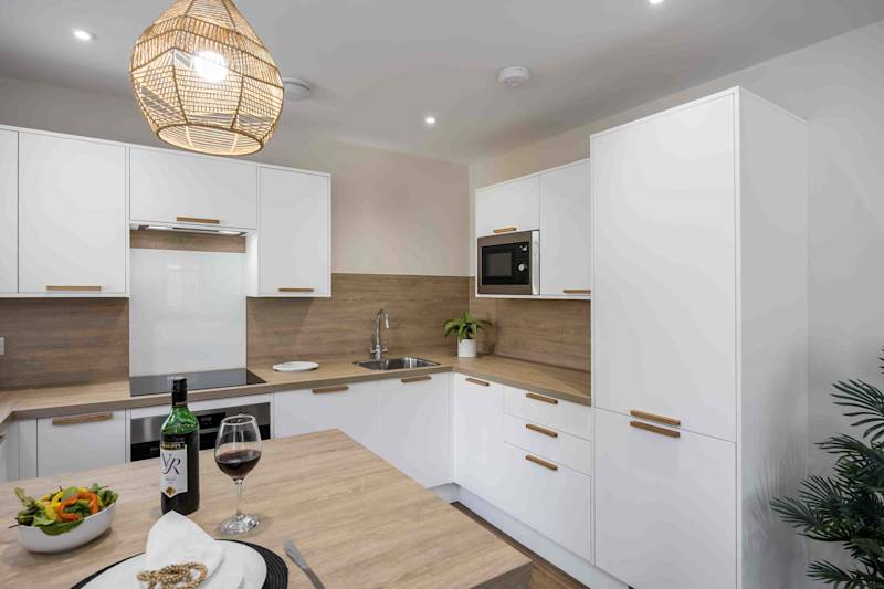Luxe Coastal Apartament with Garden - Photo 20