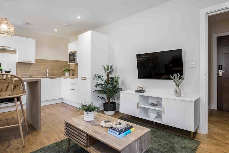 Luxe Coastal Apartament with Garden - Photo 13